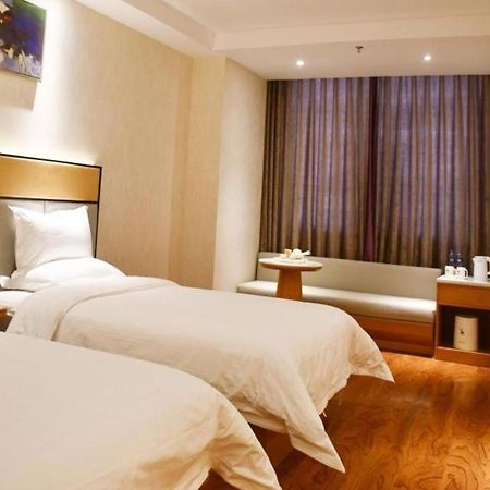 Greentree Inn Geermu Walking Street Business Hotel Golmud Екстер'єр фото