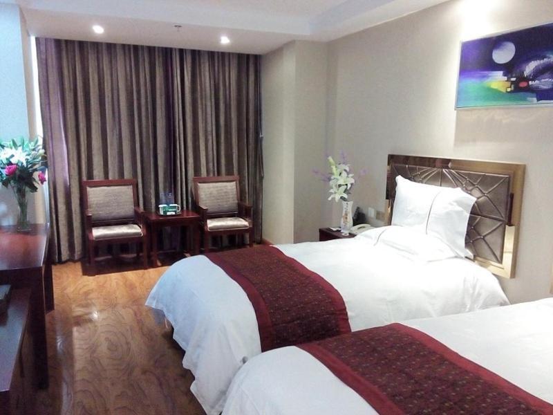 Greentree Inn Geermu Walking Street Business Hotel Golmud Екстер'єр фото