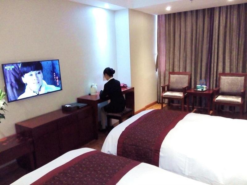 Greentree Inn Geermu Walking Street Business Hotel Golmud Екстер'єр фото