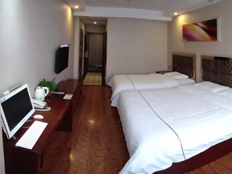 Greentree Inn Geermu Walking Street Business Hotel Golmud Екстер'єр фото