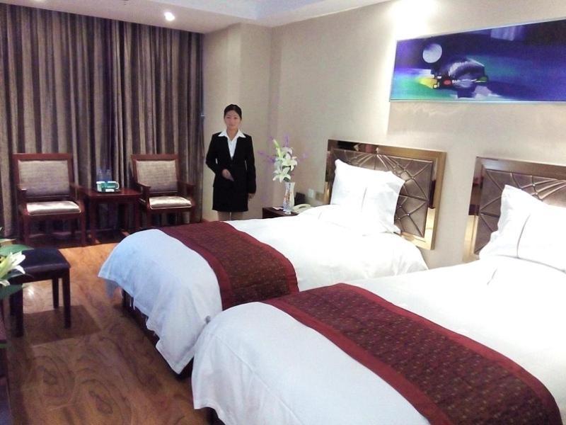 Greentree Inn Geermu Walking Street Business Hotel Golmud Екстер'єр фото