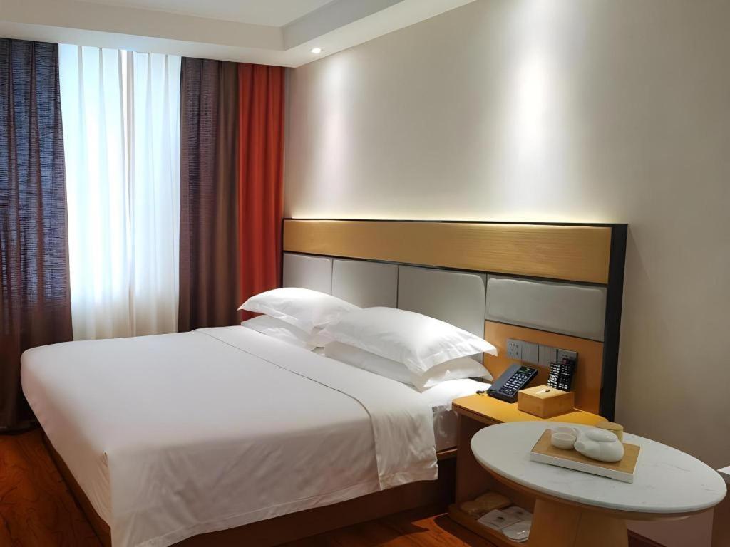 Greentree Inn Geermu Walking Street Business Hotel Golmud Екстер'єр фото