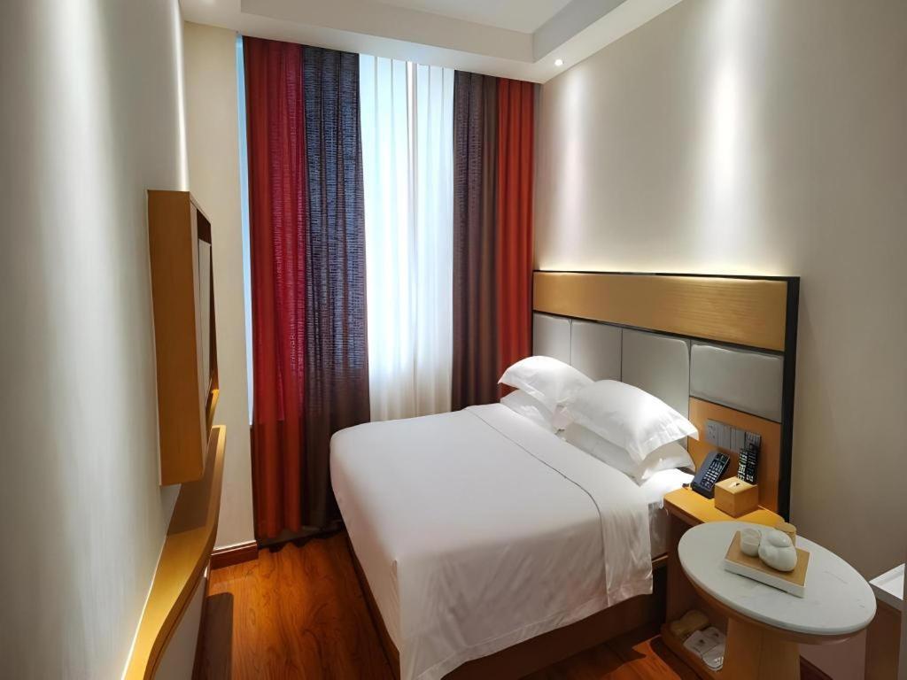 Greentree Inn Geermu Walking Street Business Hotel Golmud Екстер'єр фото