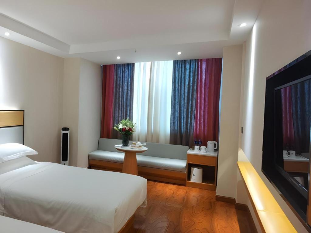 Greentree Inn Geermu Walking Street Business Hotel Golmud Екстер'єр фото