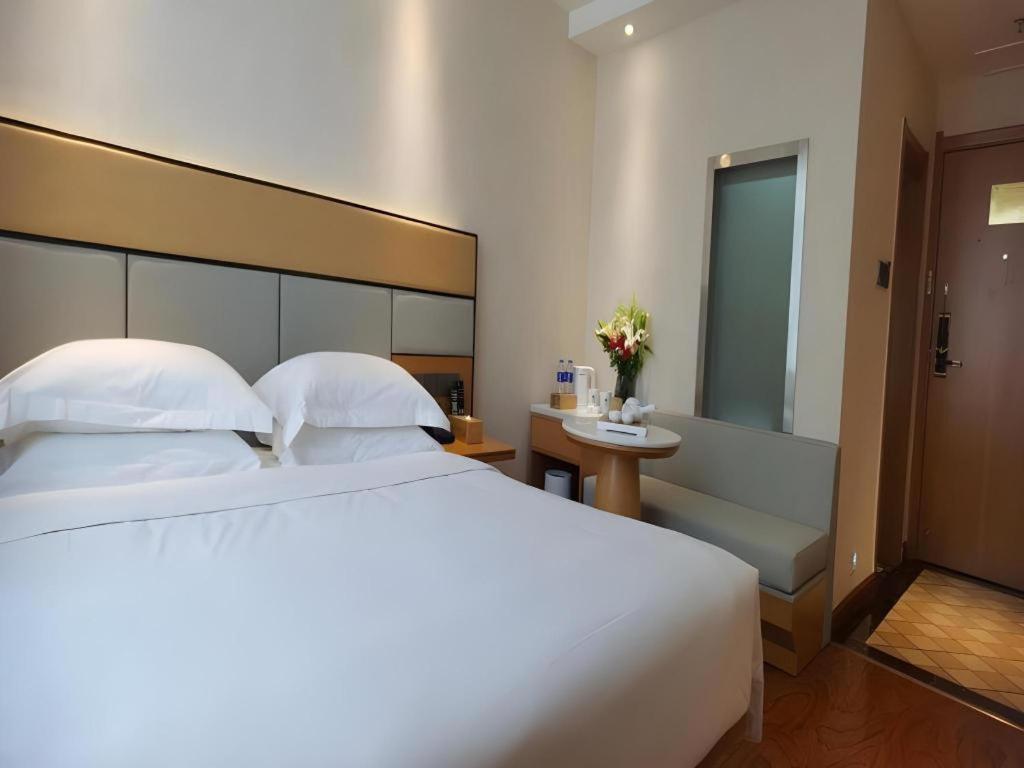 Greentree Inn Geermu Walking Street Business Hotel Golmud Екстер'єр фото
