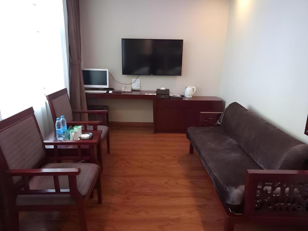 Greentree Inn Geermu Walking Street Business Hotel Golmud Екстер'єр фото