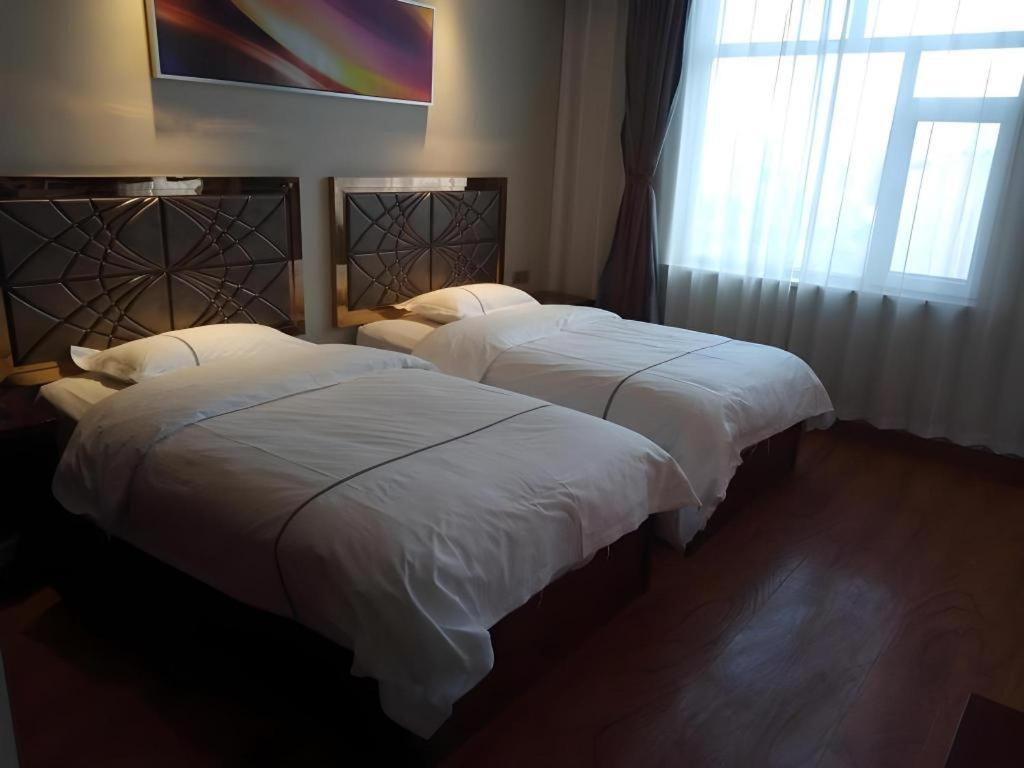 Greentree Inn Geermu Walking Street Business Hotel Golmud Екстер'єр фото