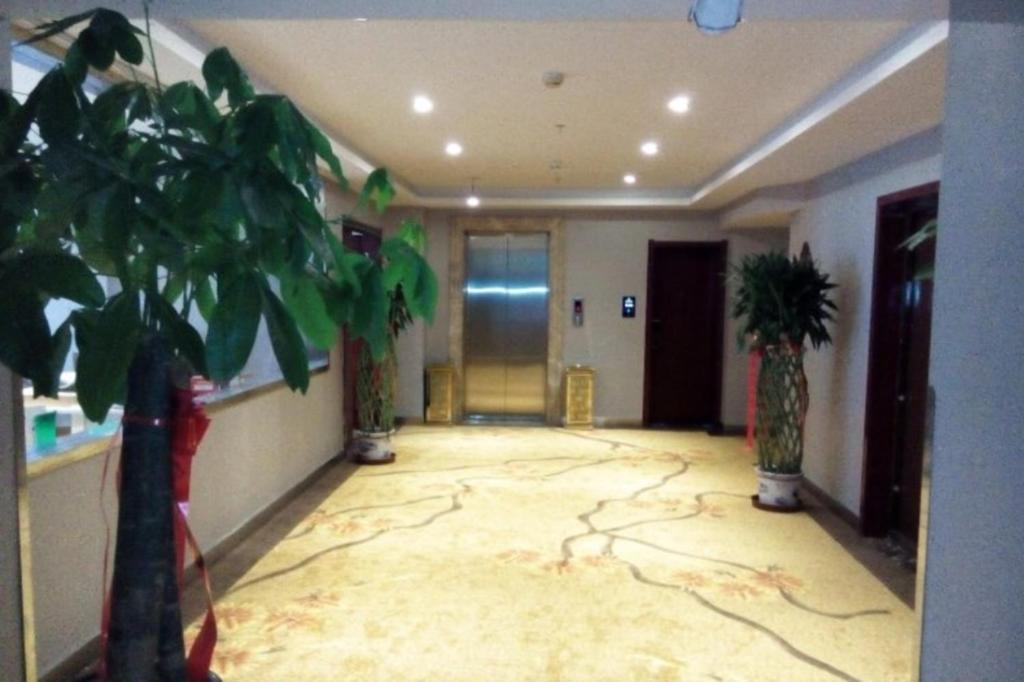 Greentree Inn Geermu Walking Street Business Hotel Golmud Екстер'єр фото