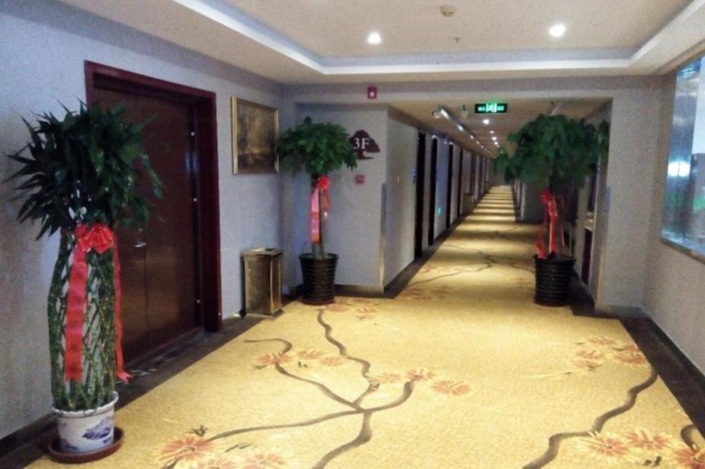 Greentree Inn Geermu Walking Street Business Hotel Golmud Екстер'єр фото