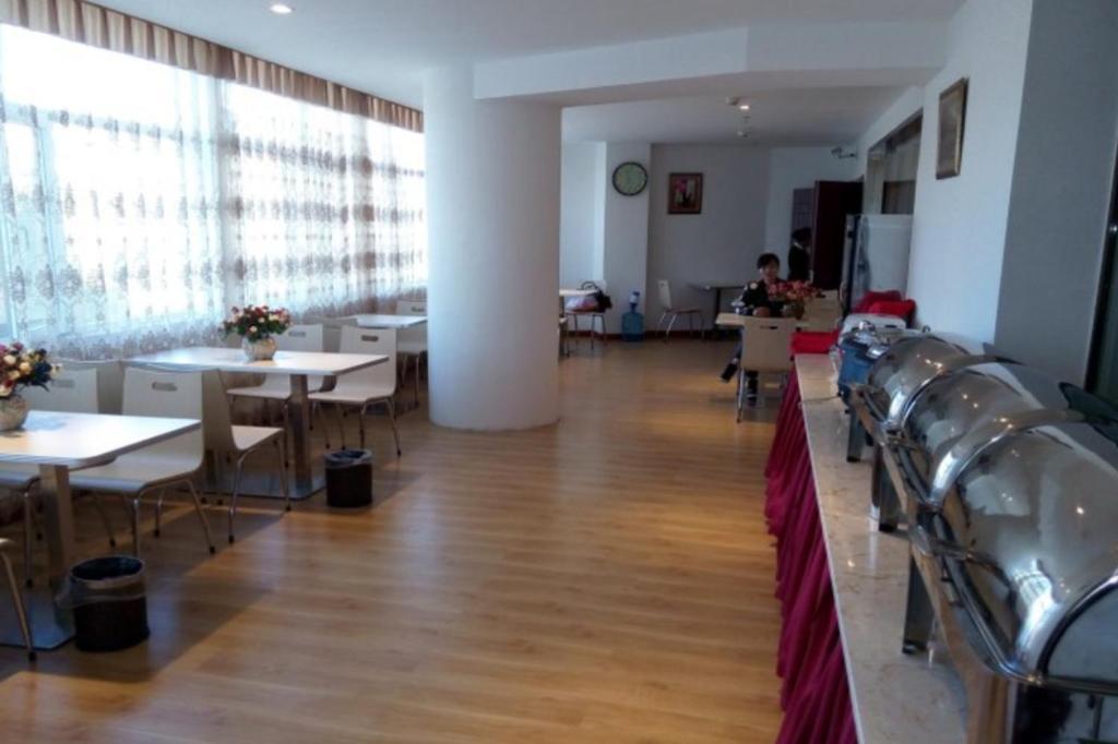 Greentree Inn Geermu Walking Street Business Hotel Golmud Екстер'єр фото