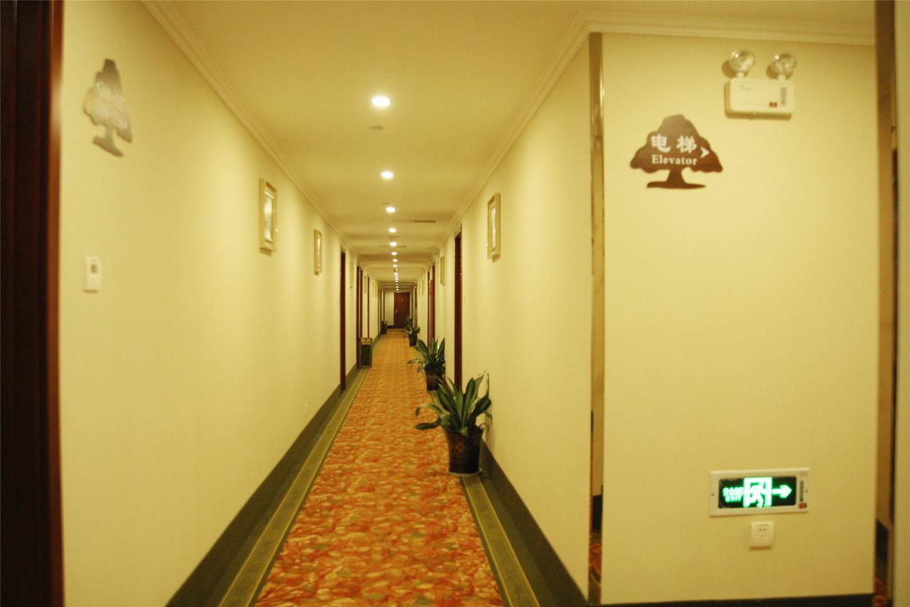 Greentree Inn Geermu Walking Street Business Hotel Golmud Екстер'єр фото