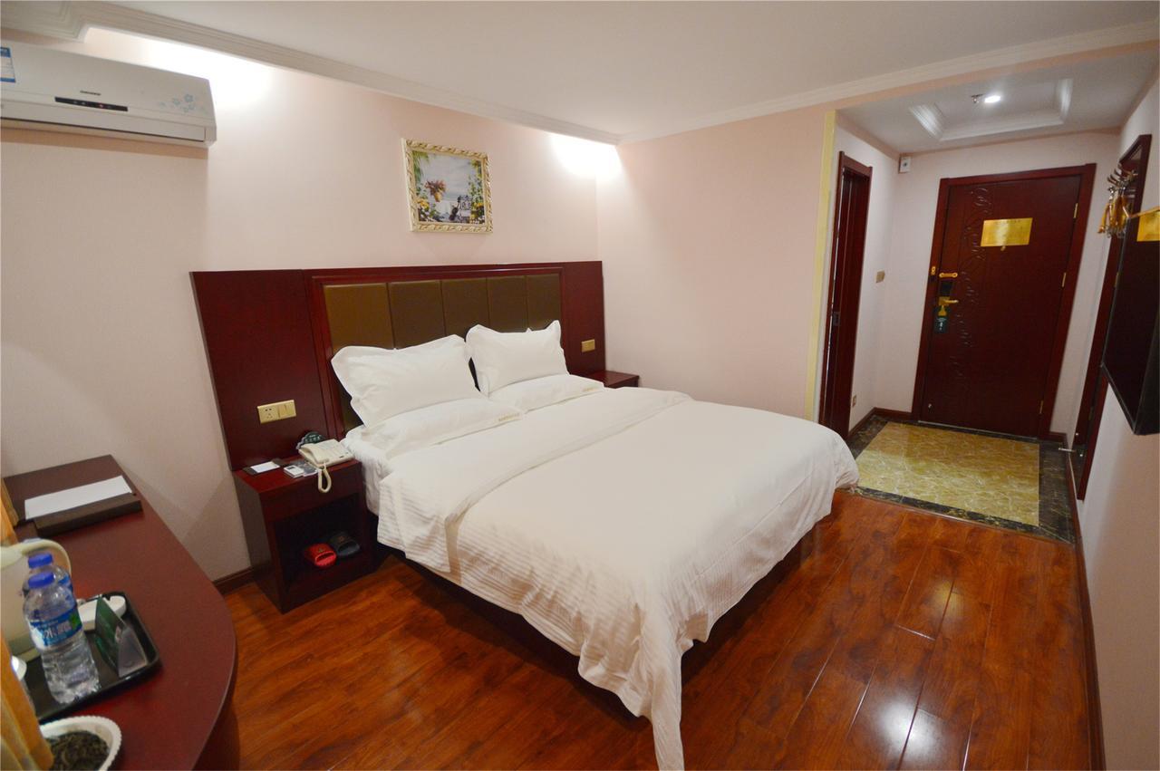 Greentree Inn Geermu Walking Street Business Hotel Golmud Екстер'єр фото