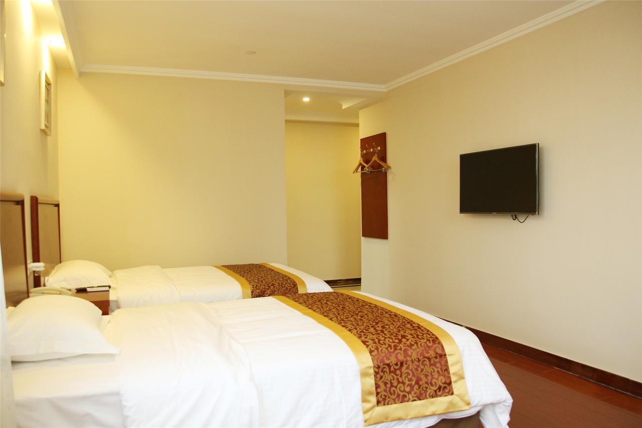 Greentree Inn Geermu Walking Street Business Hotel Golmud Екстер'єр фото