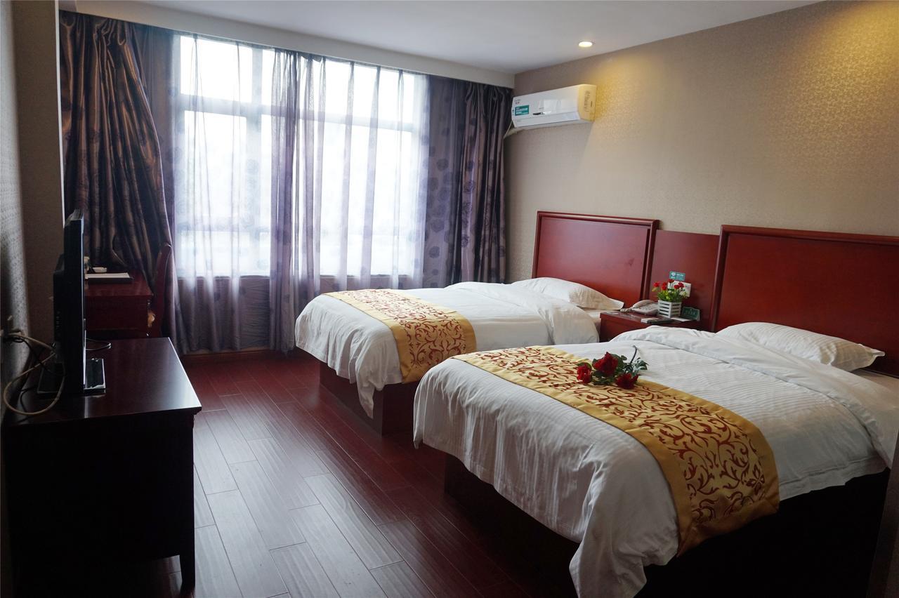 Greentree Inn Geermu Walking Street Business Hotel Golmud Екстер'єр фото
